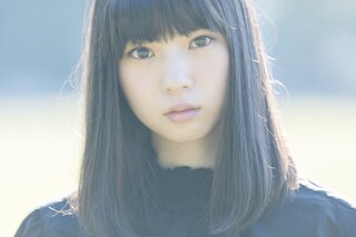 白髪になりたくない女性必見?! 黒髪キープにおすすめの栄養成分とは？