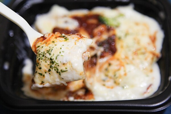 コンビニクオリティーを超えた!? ファミマの「ラザニア」がもっちりクリーミー