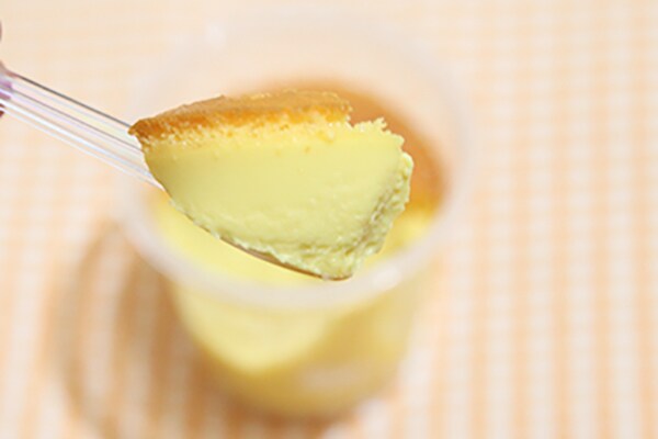 「スイートポテト」はスプーンで食べるのがファミマ流！