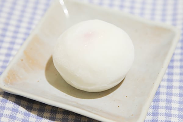 ファミマの「大福」には“あれ”が丸ごと入っている!?