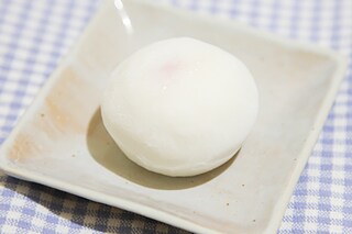 ファミマの「大福」には“あれ”が丸ごと入っている!?