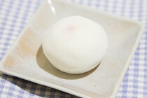 ファミマの「大福」には“あれ”が丸ごと入っている!?