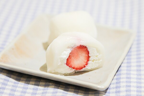 ファミマの「大福」には“あれ”が丸ごと入っている!?