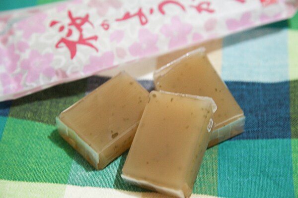 口の中が桜吹雪や～！カルディの「ようかん」に春を感じました