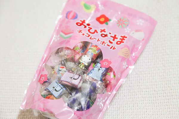 飾らずに食べる!? カルディのおひなさまは“甘い”のです!