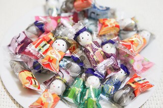 飾らずに食べる!? カルディのおひなさまは“甘い”のです！