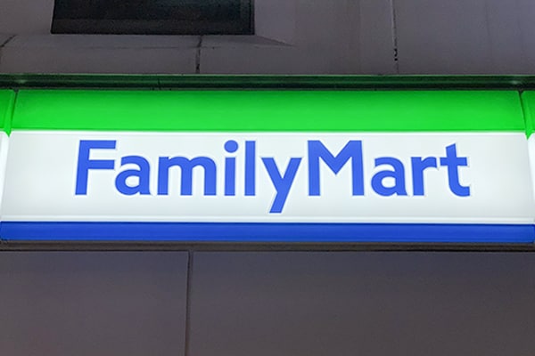 歴代No.1だわ…ファミマの“極ふわ”スイーツに「ショコラ」が仲間入り!