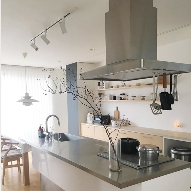 収納は棚で差がつく!おしゃれでスッキリを実現する小技からDIYまで