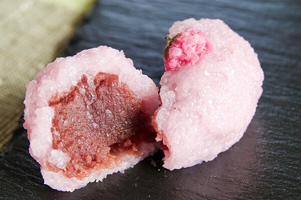 セブンの新作スイーツがめっちゃピンク＆超おいしい!!