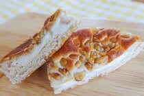 どこを食べてもカリカリ！ローソンの新作パンはリピ確です！