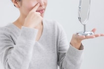 花粉症の鼻づまり緩和のツボ！簡単・リンパの流れで整える