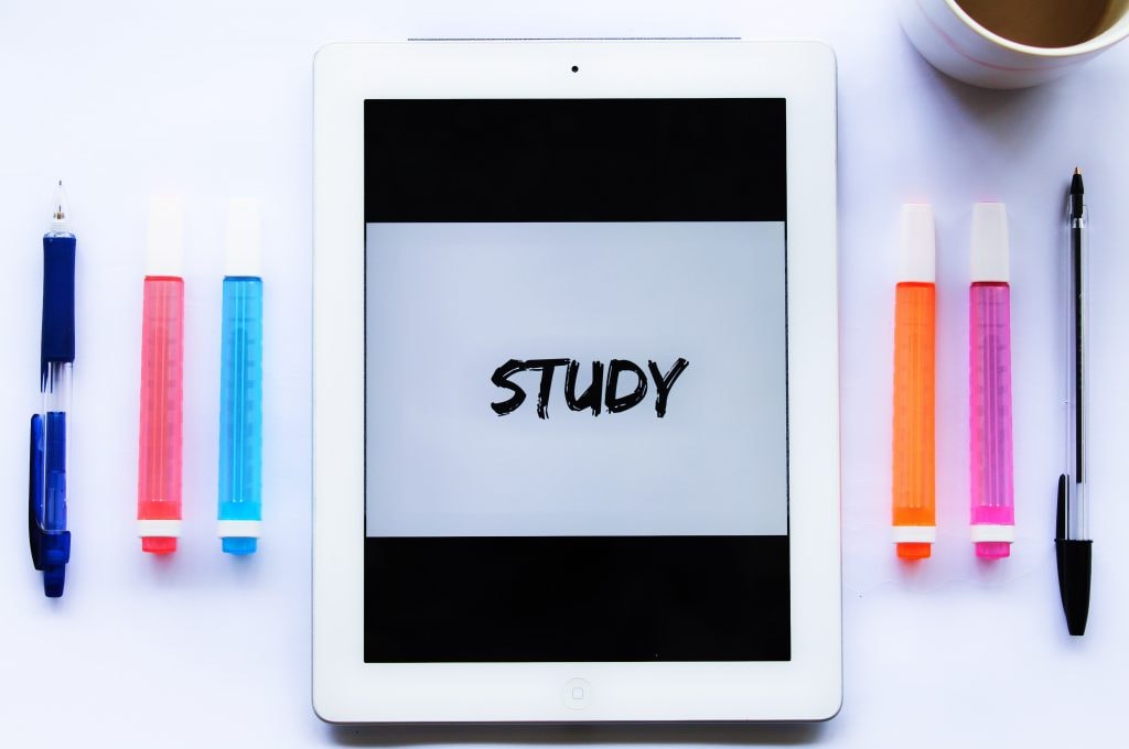 簡単タッチで幅広く学べる知育アプリ。入学前の勉強補助にも