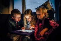 真ん中っ子は寂しさを感じている？3人きょうだいの傾向と育児のコツ