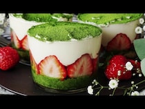 【動画】抹茶好きにはたまらない！抹茶といちごのふんわりトライフルの簡単レシピ