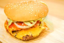 めっっっっちゃデカイ!!ハンバーガーが販売されてる！