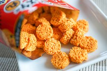 蒙古タンメン中本のスナック菓子が辛ウマイと話題！