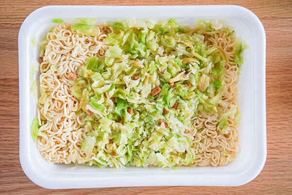 【1267kcal】ペヤング、マシマシキャベツの量が強烈すぎる！