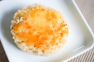 【ファミマ】ツナコンマヨ+チーズのおむすび、ウマすぎです！！！