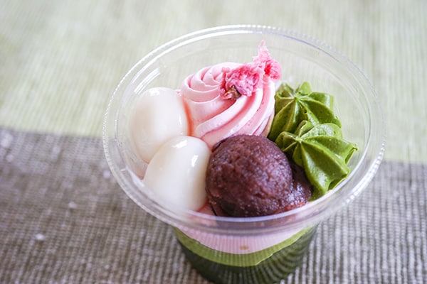 セブンの新作パフェはお花見気分を味わえる!?