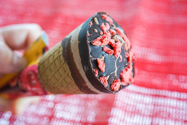 ジャイアントコーン新商品は、コーンの先端に○○が詰まってる!