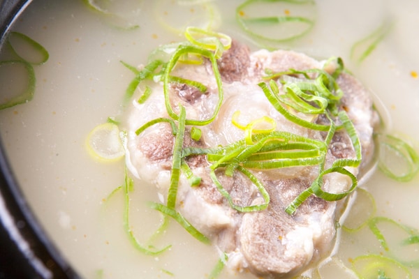 肌と身体の不調を跳ね返す!? 牛テール入りコムタンスープのレシピ