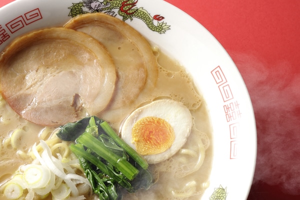 コラーゲンたっぷり！ 自宅で作れる本格派豚骨ラーメンのレシピ