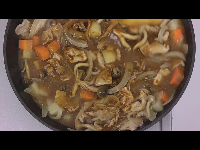 【動画】調理時間わずか20分！フライパンで作るきのこと豚肉のカレー