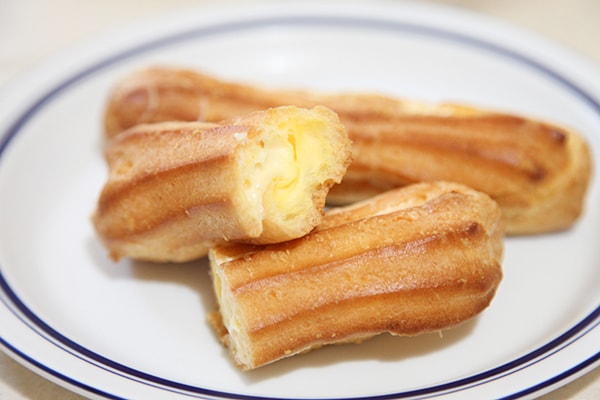 チーズ感がすげぇ…！ファミマのエクレアは伸びるってよ