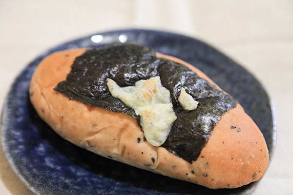 まさかの「のり」!? ファミマの惣菜パンが意外とおいしい!