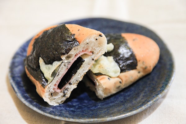 まさかの「のり」!? ファミマの惣菜パンが意外とおいしい!