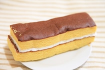 140円でこのボリューム…！ローソンの「カステラケーキ」は“ふわうま”です！