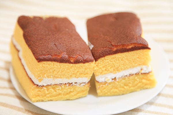 140円でこのボリューム…！ローソンの「カステラケーキ」は“ふわうま”です！