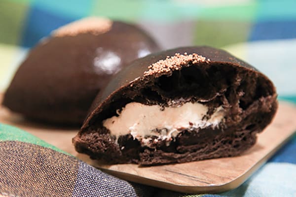 ほどよい甘さが◎!洋風で和風な「あんぱん」が登場!