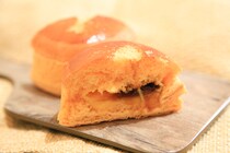 カラメルが肝!? ファミマの「かぼちゃのプリンぱん」はどんな味？