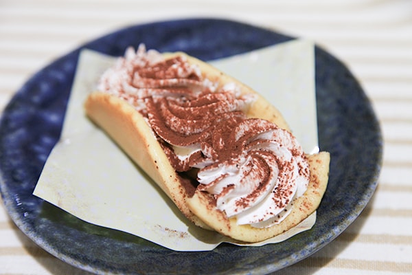 ティラミス×どら焼き　ファミマのハイブリッドスイーツが苦うま～！