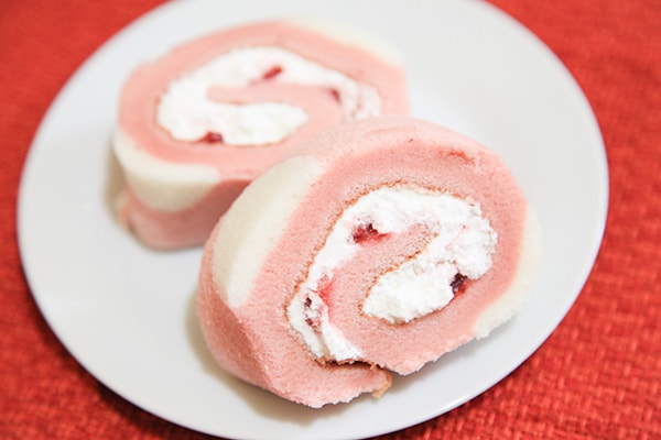 ローソンの「もち食感ロール」が巨大化!?