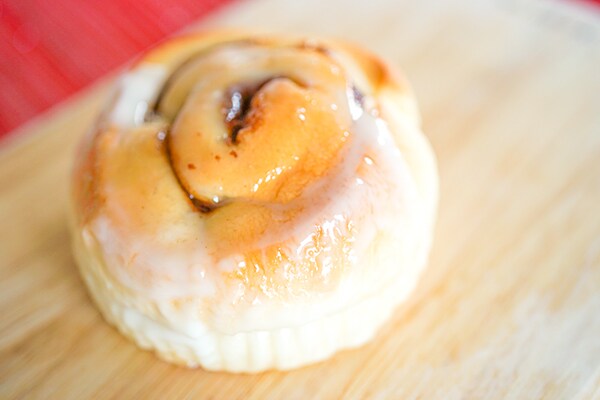 【セブンで購入】冷凍食品なのにウマすぎるシナモンロール