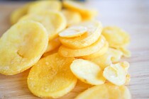 カリッザク食感の最厚ポテトチップスはクセになるウマさ！！！