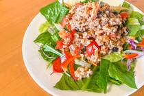 【お手軽】コンビニの食材で作れるライスサラダがウマイ！