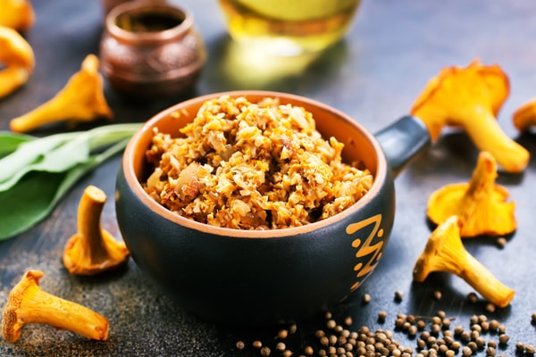 余ったキノコ類で簡単！ 料理にコクが出る超万能「キノコペースト」がオススメ