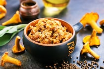 余ったキノコ類で簡単！ 料理にコクが出る超万能「キノコペースト」がオススメ