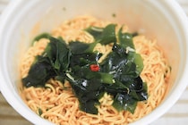 20％増量！わかめラーメンの油そばver.がピリ辛でウマい！！