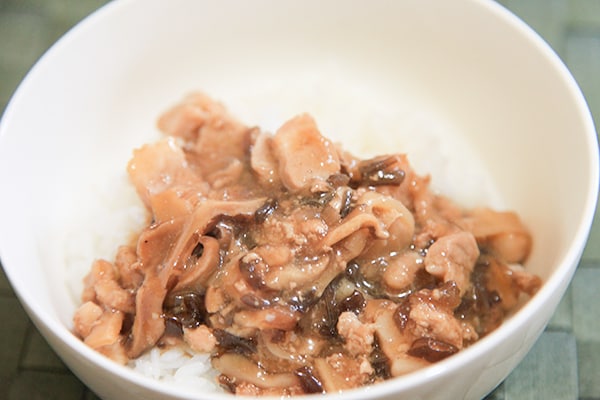 レンチン70秒で本格「ルーロー飯」！ファミマの“ちょいかけ”が便利すぎる！