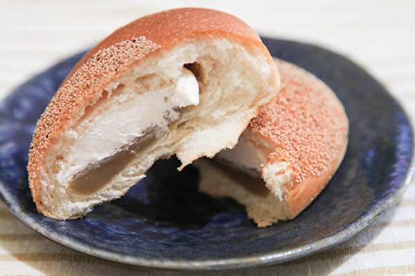 あん×ホイップがたまらん!ウマイと話題の「栗あんぱん」はファミマでゲット!