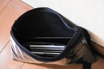 1個110円！ヲタ活にも！セリアの「痛サコッシュ」がめちゃ使える！！