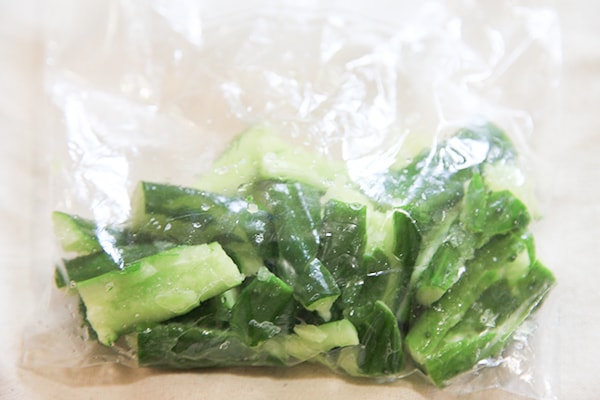 カルディの○○を使えば、きゅうりをたたいてもむだけでおつまみに!