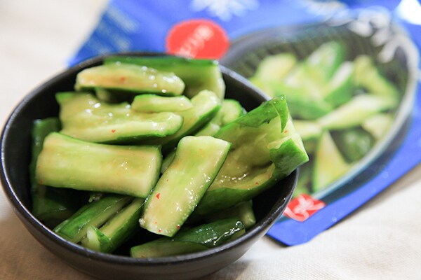 カルディの○○を使えば、きゅうりをたたいてもむだけでおつまみに!