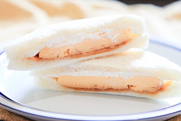 ローソンにワンハンドで食べるプリンが登場!?