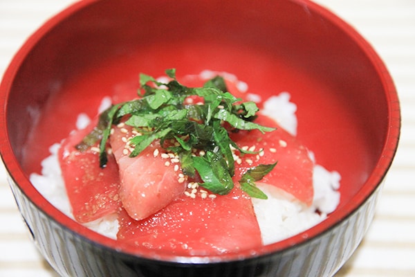 15分放置するだけ！カルディの○○を使えば「漬け丼」も超簡単！