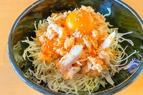 火も包丁も使わない！サラダチキンのどんぶり飯が超ウマイ！